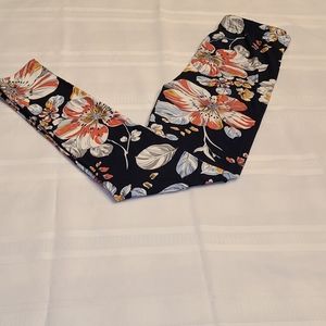 NWOT Leggings Size S-L Navy Blue with Flowers